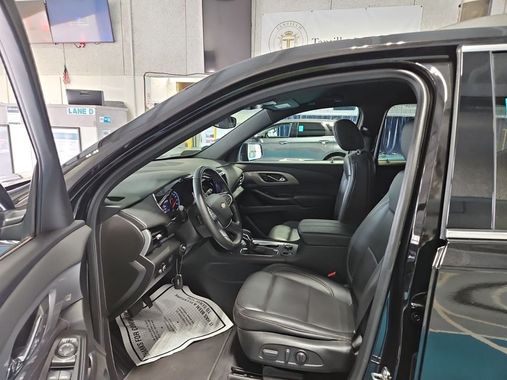 2023 Chevrolet Traverse Leather photo 3