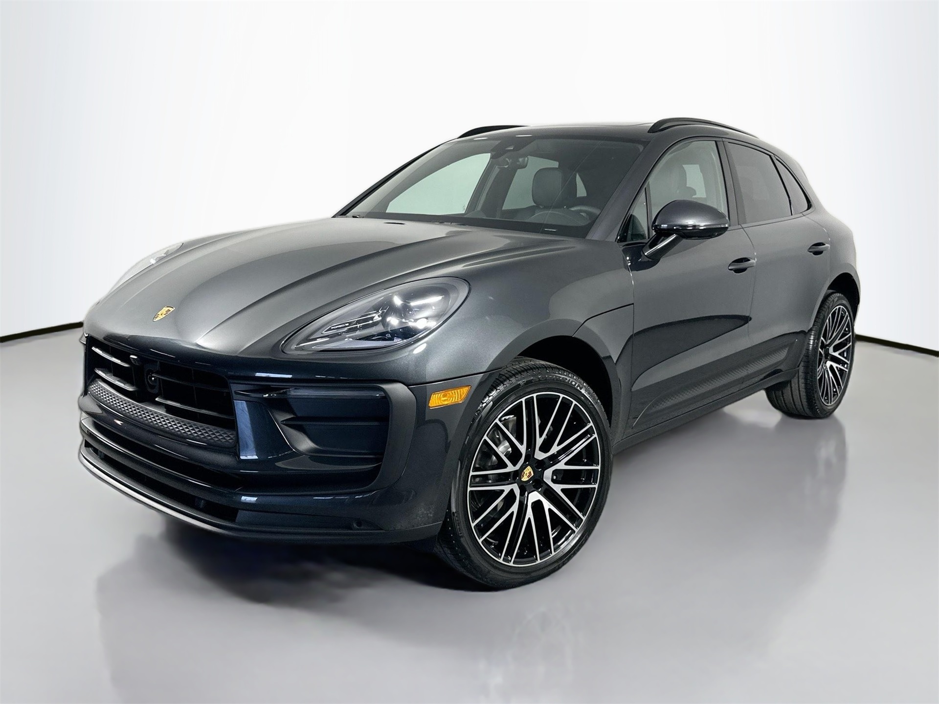 2026 Porsche Macan Base's photo