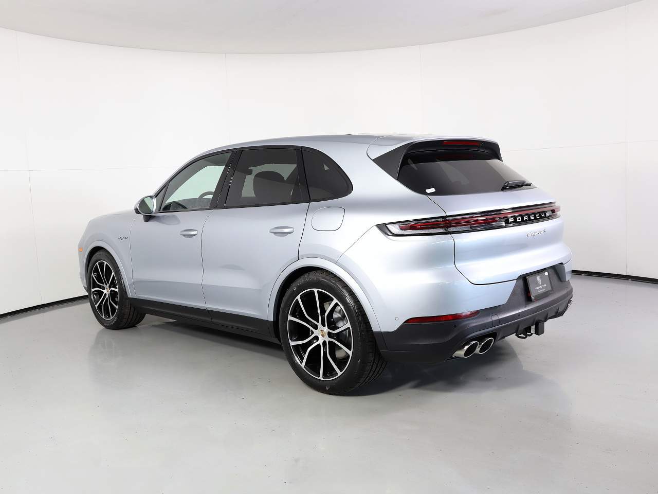 2026 Porsche Cayenne S E-Hybrid photo 3