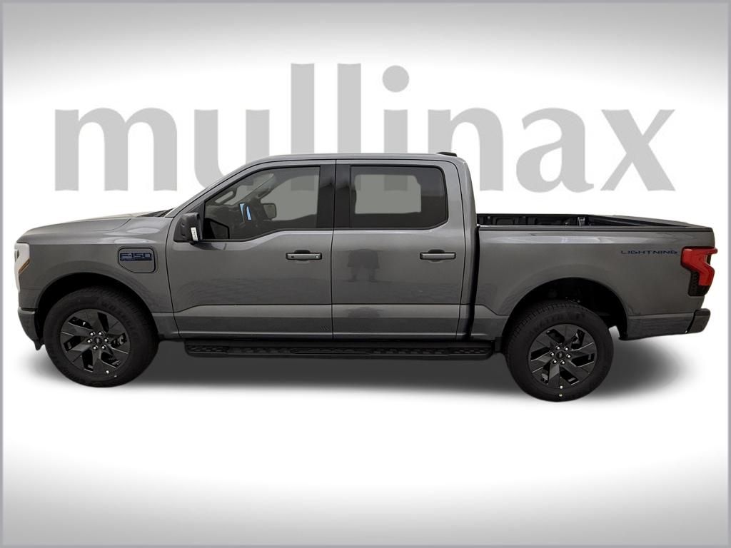 2025 Ford F-150 Lightning photo 4
