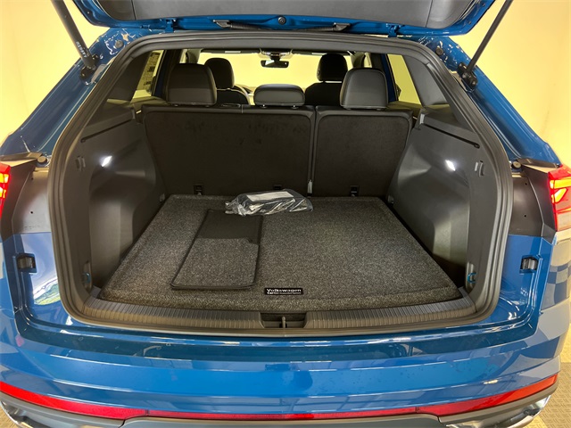 2026 Volkswagen Atlas Cross Sport SE photo 2
