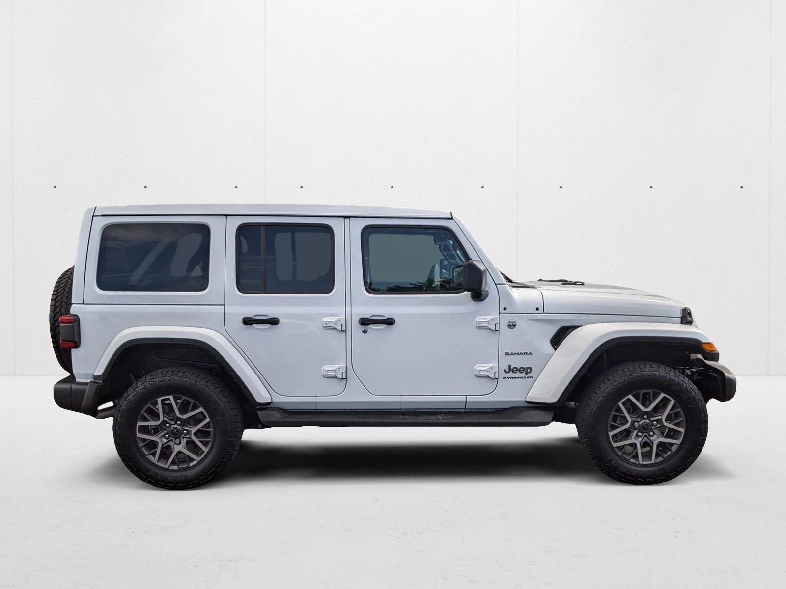 2024 Jeep Wrangler Sahara photo 4