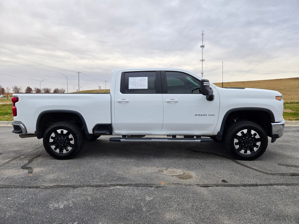 2020 Chevrolet Silverado 2500HD LT photo 2