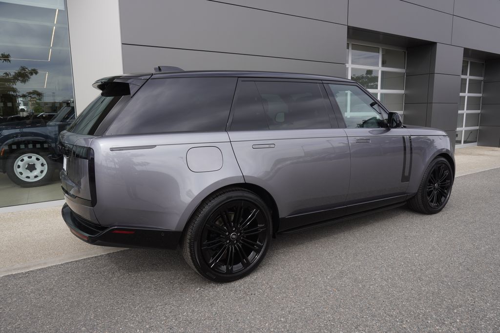 2025 Land Rover Range Rover SE photo 4