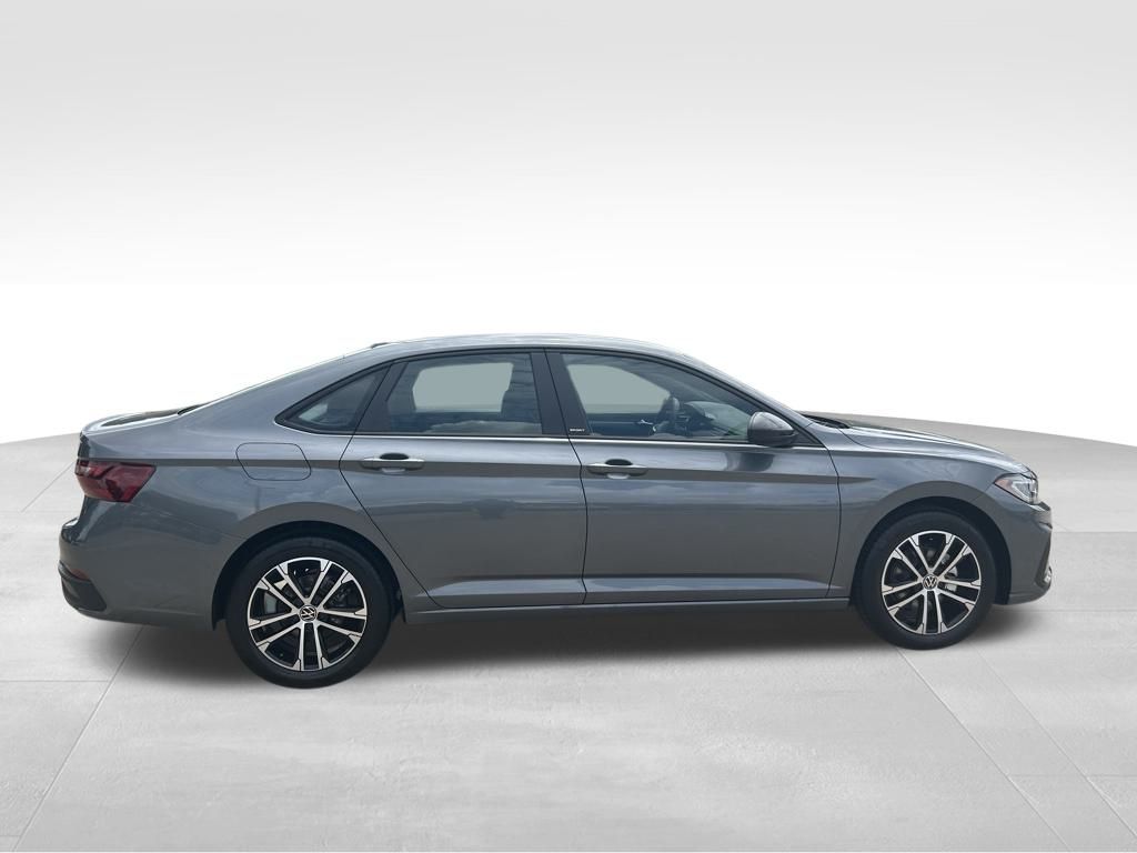 2025 Volkswagen Jetta 1.5T Sport photo 2