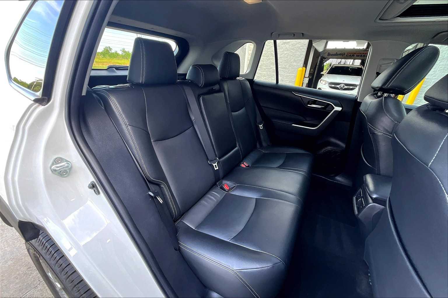 2022 Toyota RAV4 XLE photo 14