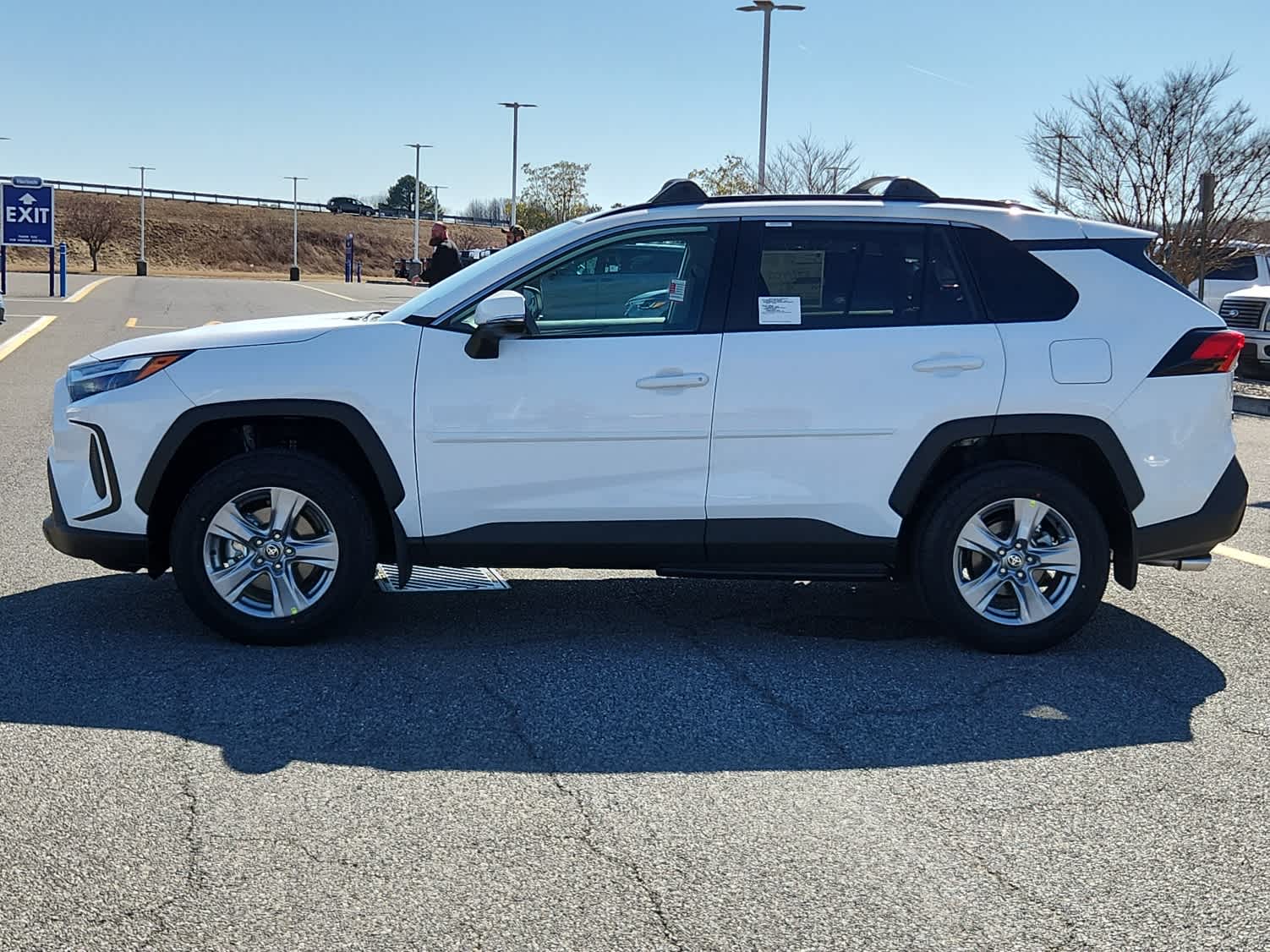 2025 Toyota RAV4 XLE Sport photo 4