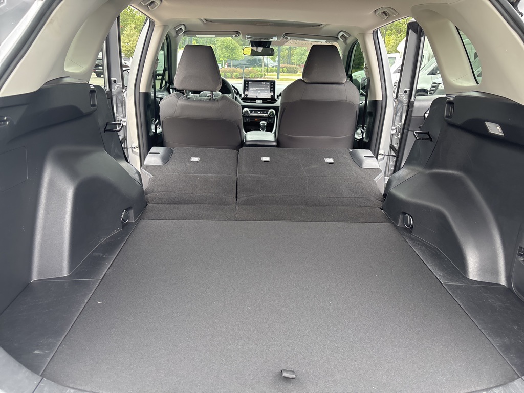 2020 Toyota RAV4 XLE photo 11