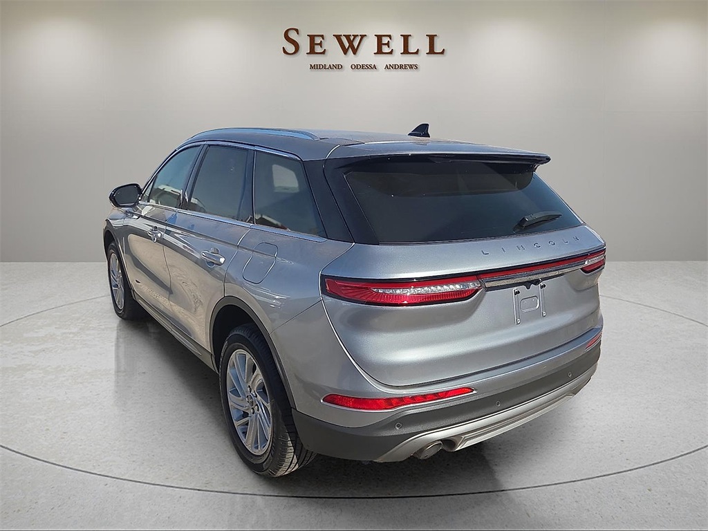 2022 Lincoln Corsair Standard photo 2