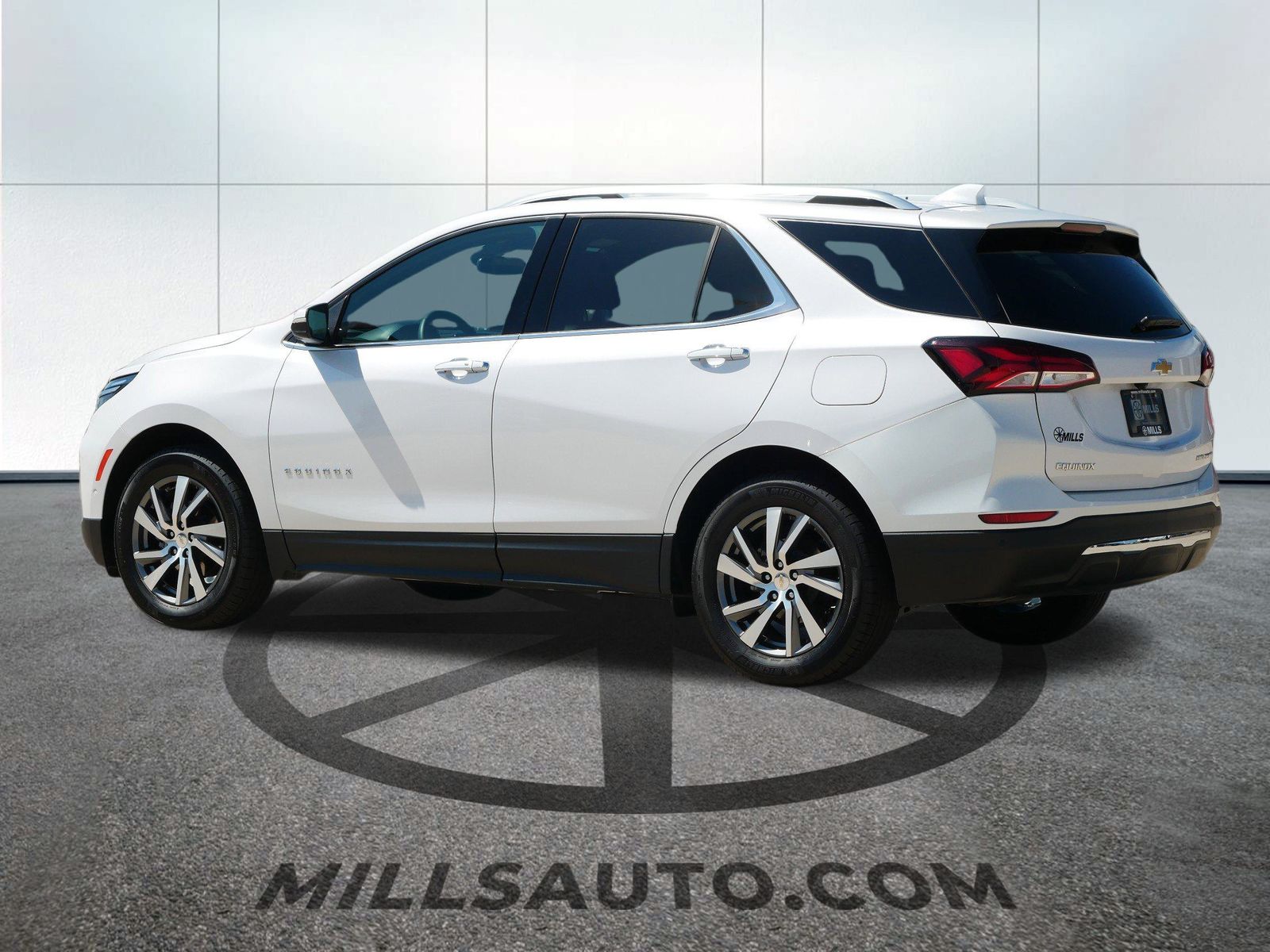 2024 Chevrolet Equinox Premier photo 3