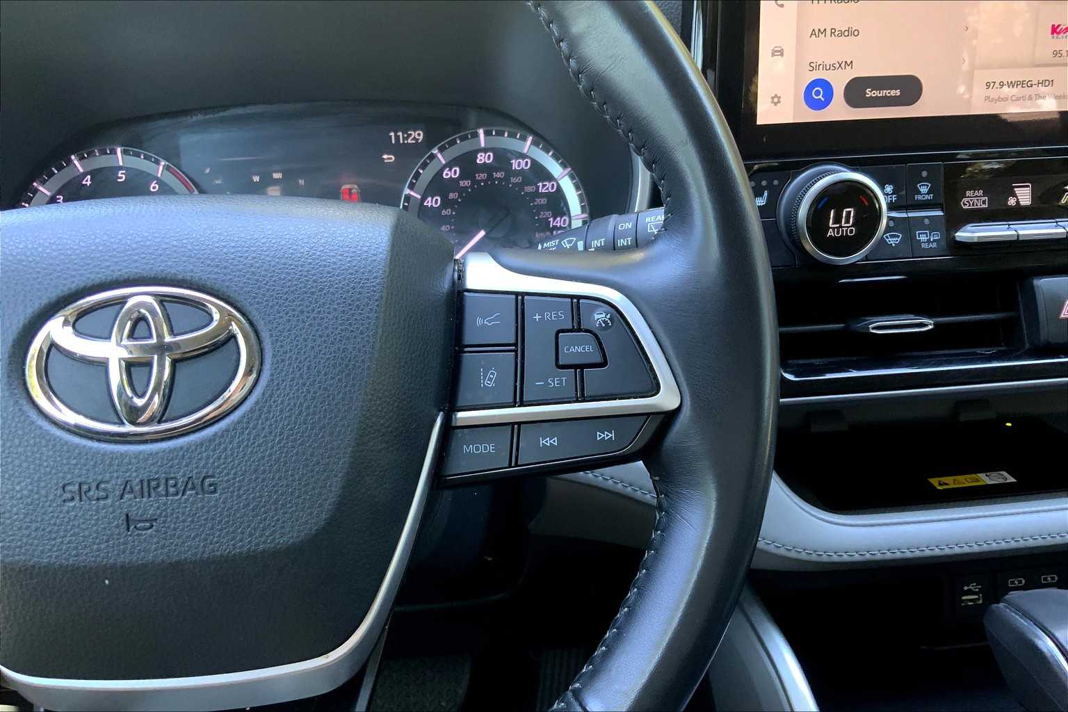 2023 Toyota Highlander XLE photo 23