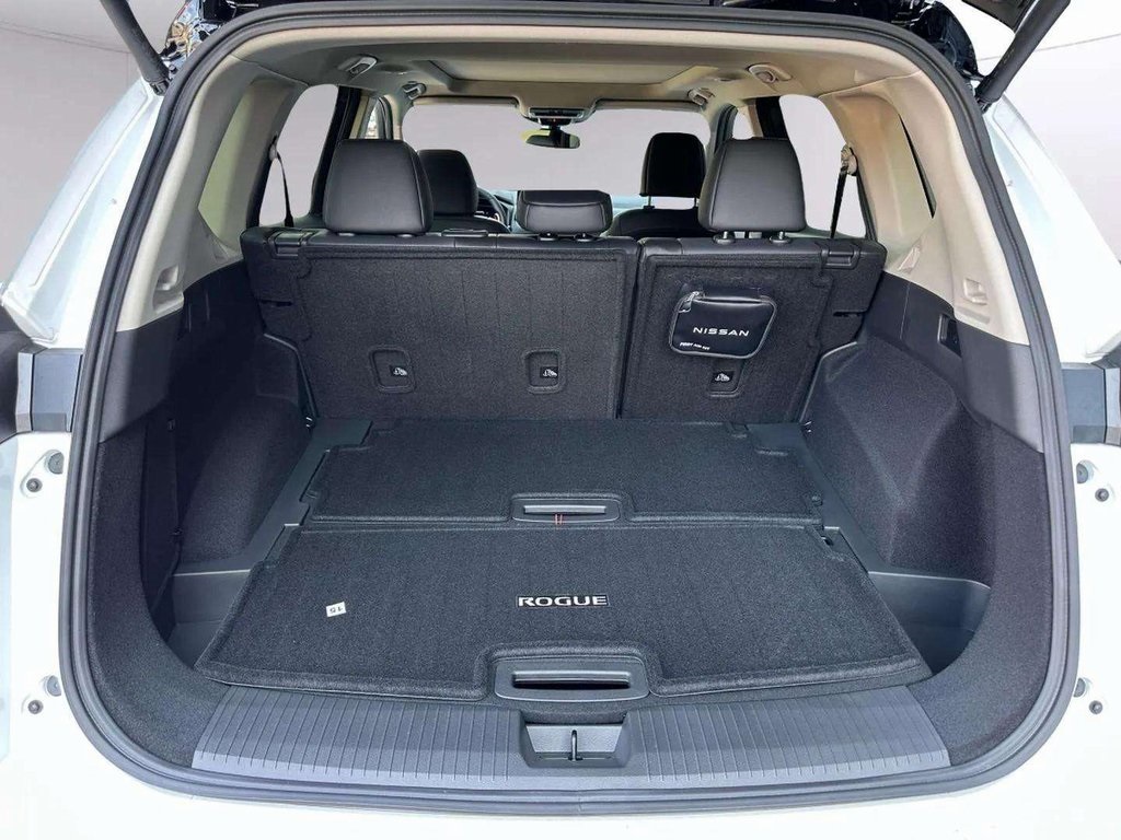 2025 Nissan Rogue Platinum photo 15