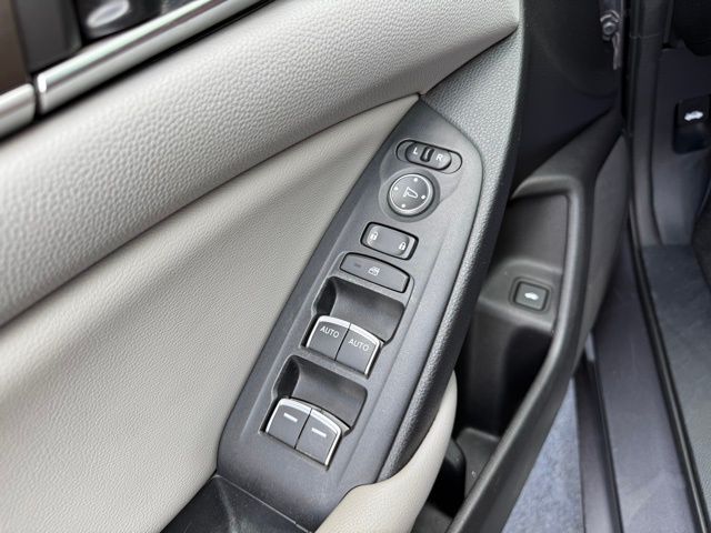 2018 Honda Accord LX photo 4