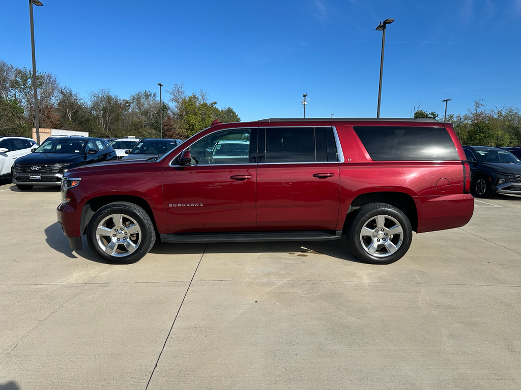 2016 Chevrolet Suburban 1500 LT photo 4