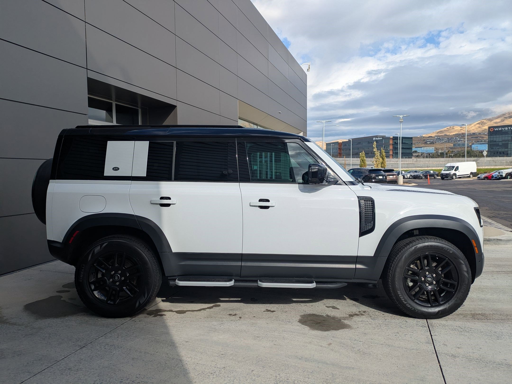 2023 Land Rover Defender 110 S photo 2