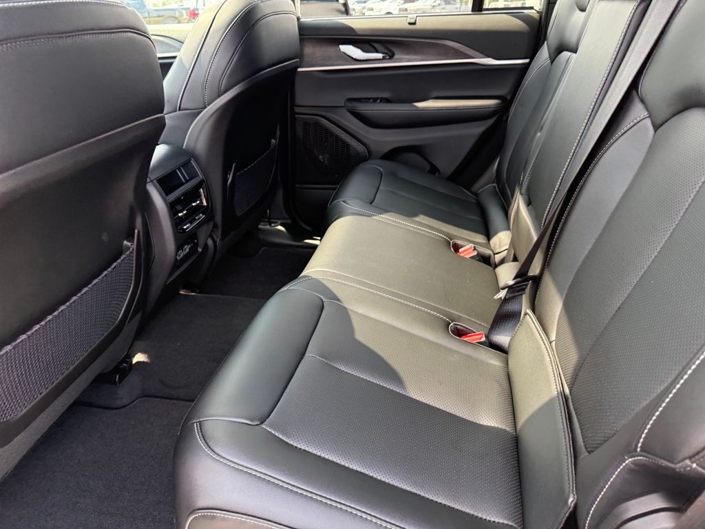 2025 Jeep Grand Cherokee Limited photo 23