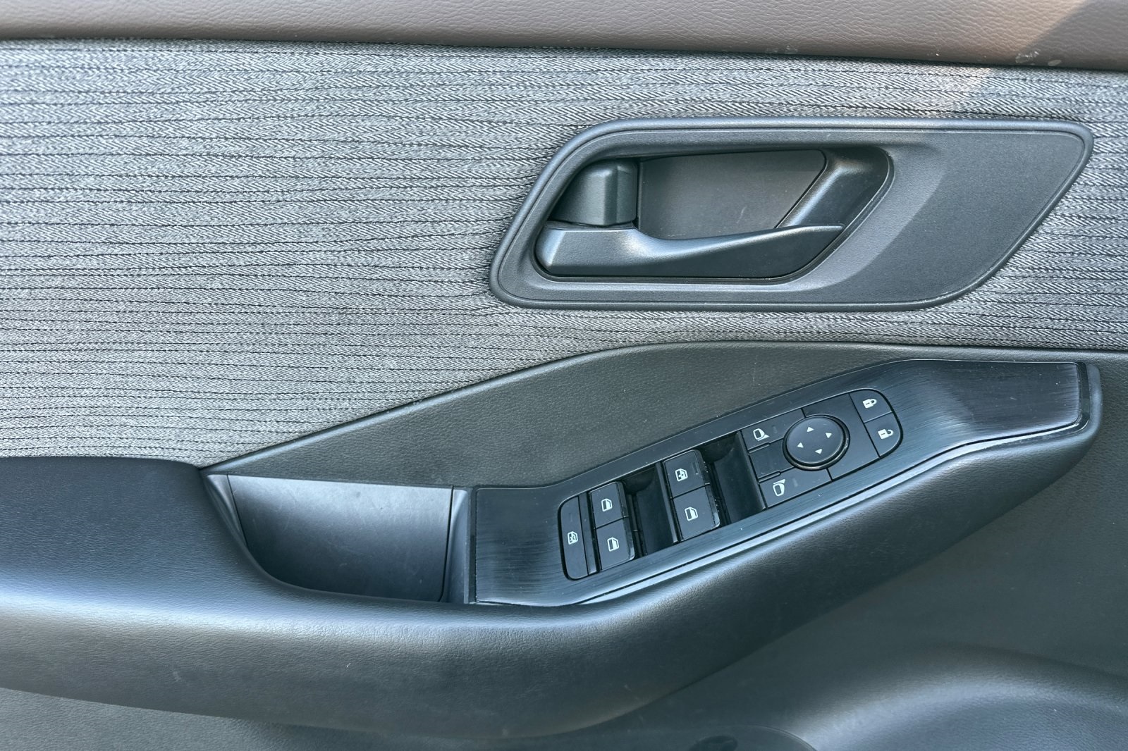 2023 Nissan Rogue S photo 6