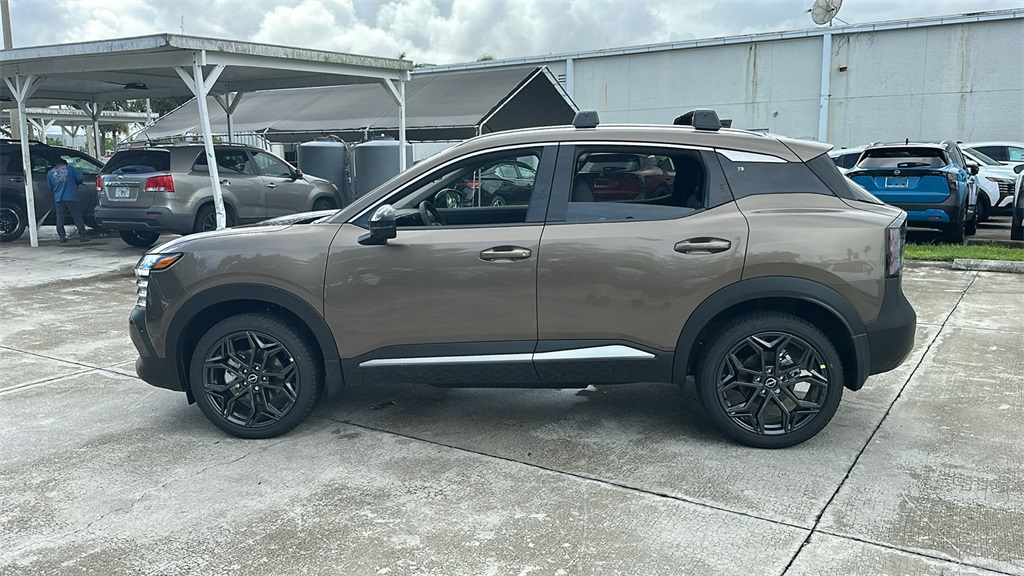 2026 Nissan Kicks SR photo 4