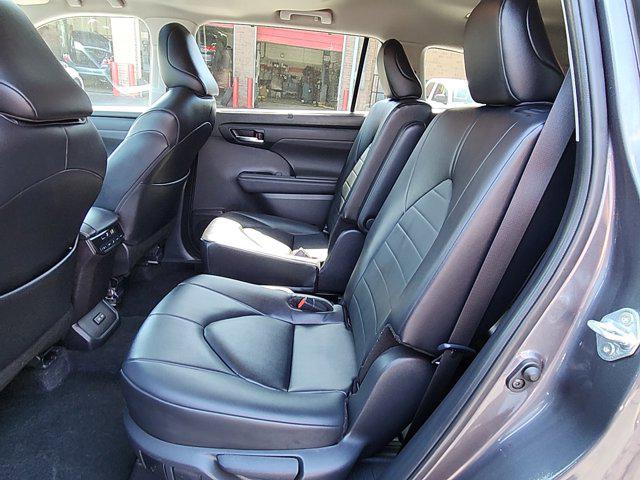 2024 Toyota Highlander XLE photo 25