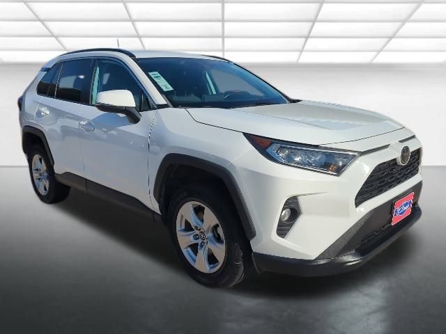 2020 Toyota RAV4 XLE's photo