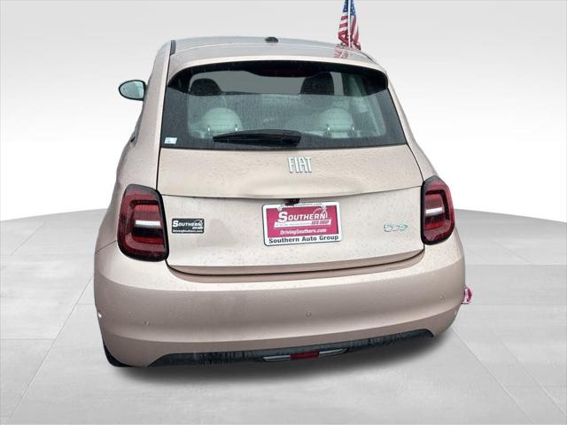 2024 Fiat 500e La Prima photo 3