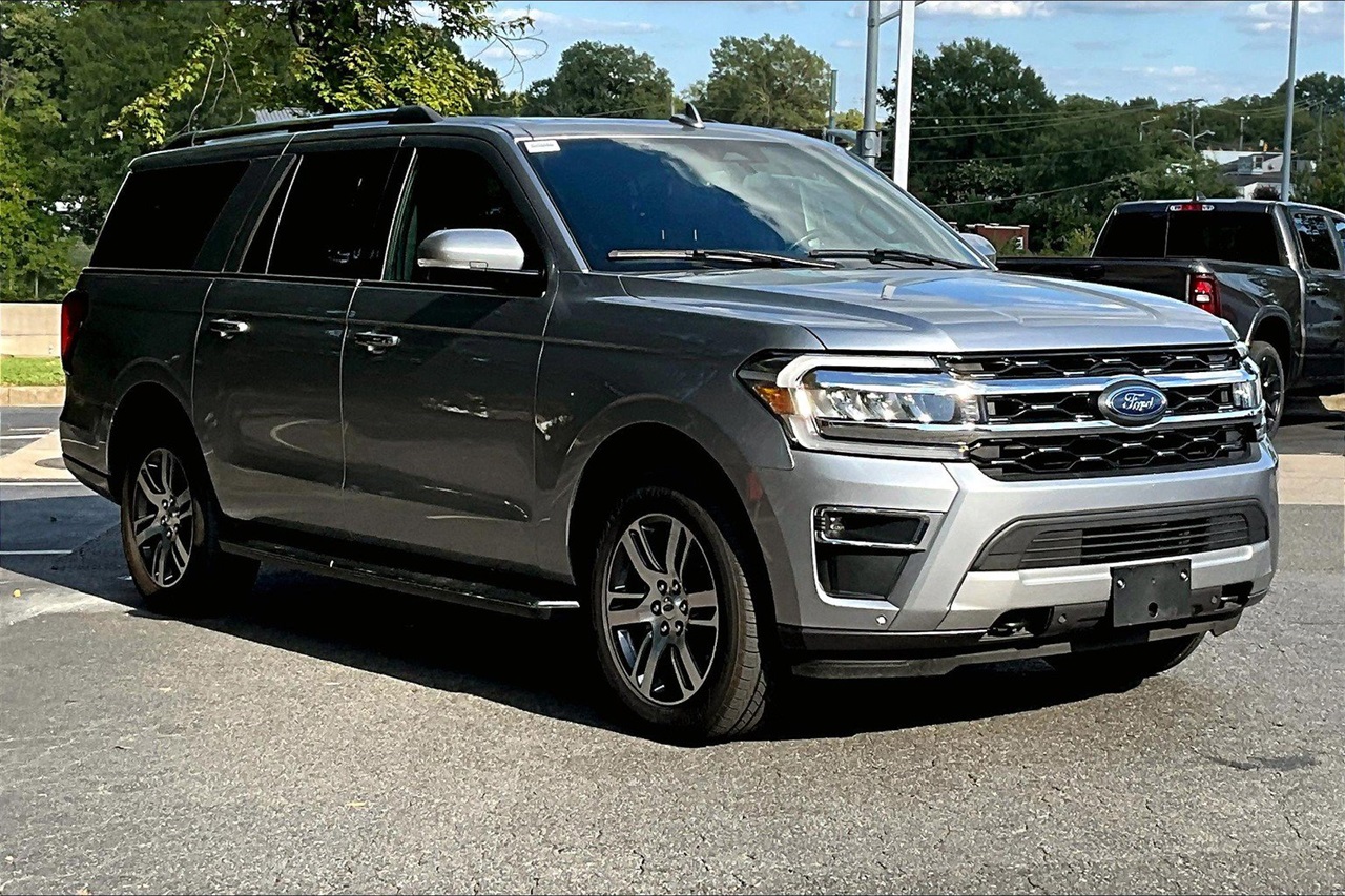 2023 Ford Expedition MAX Limited photo 2