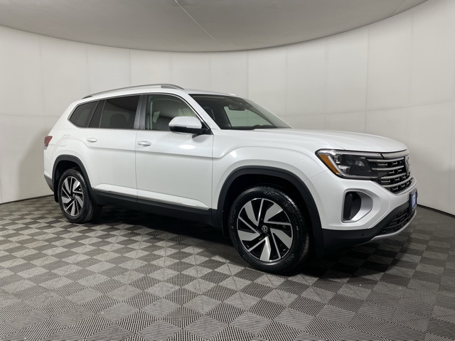2025 Volkswagen Atlas SEL photo 2