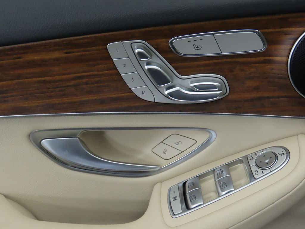 2022 Mercedes Benz GLC 300 photo 20