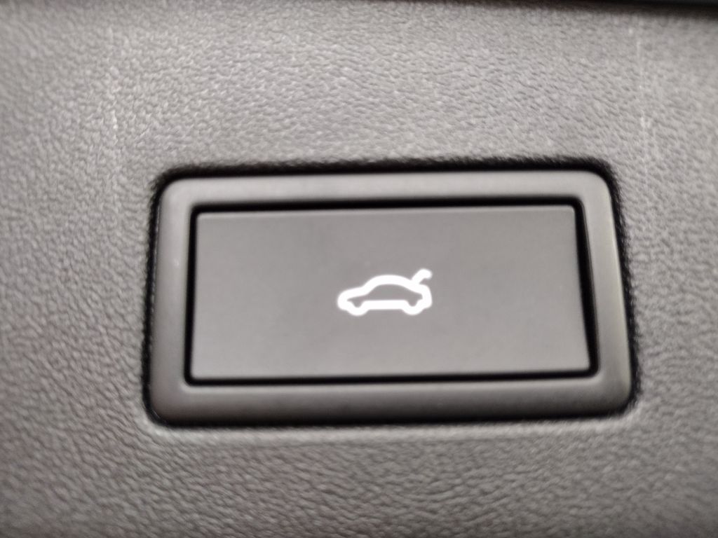 2025 Volkswagen ID.4 Pro Plus photo 16