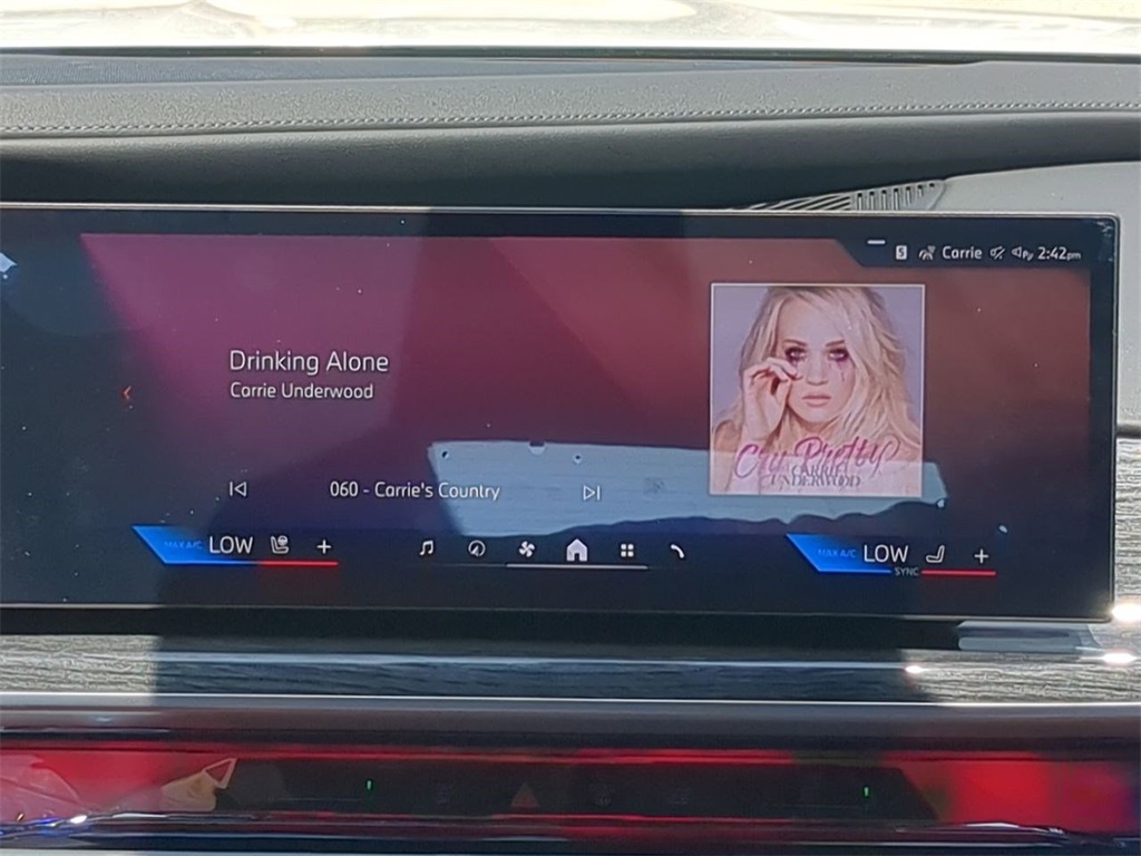 New 2025 White Metallic BMW 740i image 16