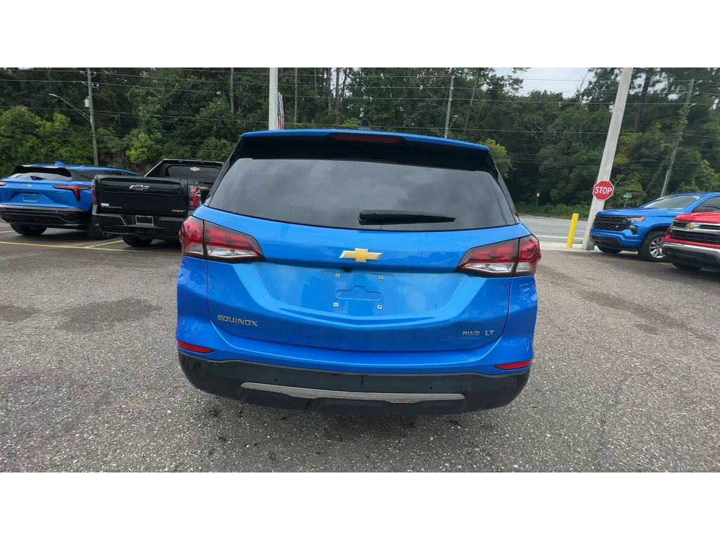 2024 Chevrolet Equinox LT photo 2