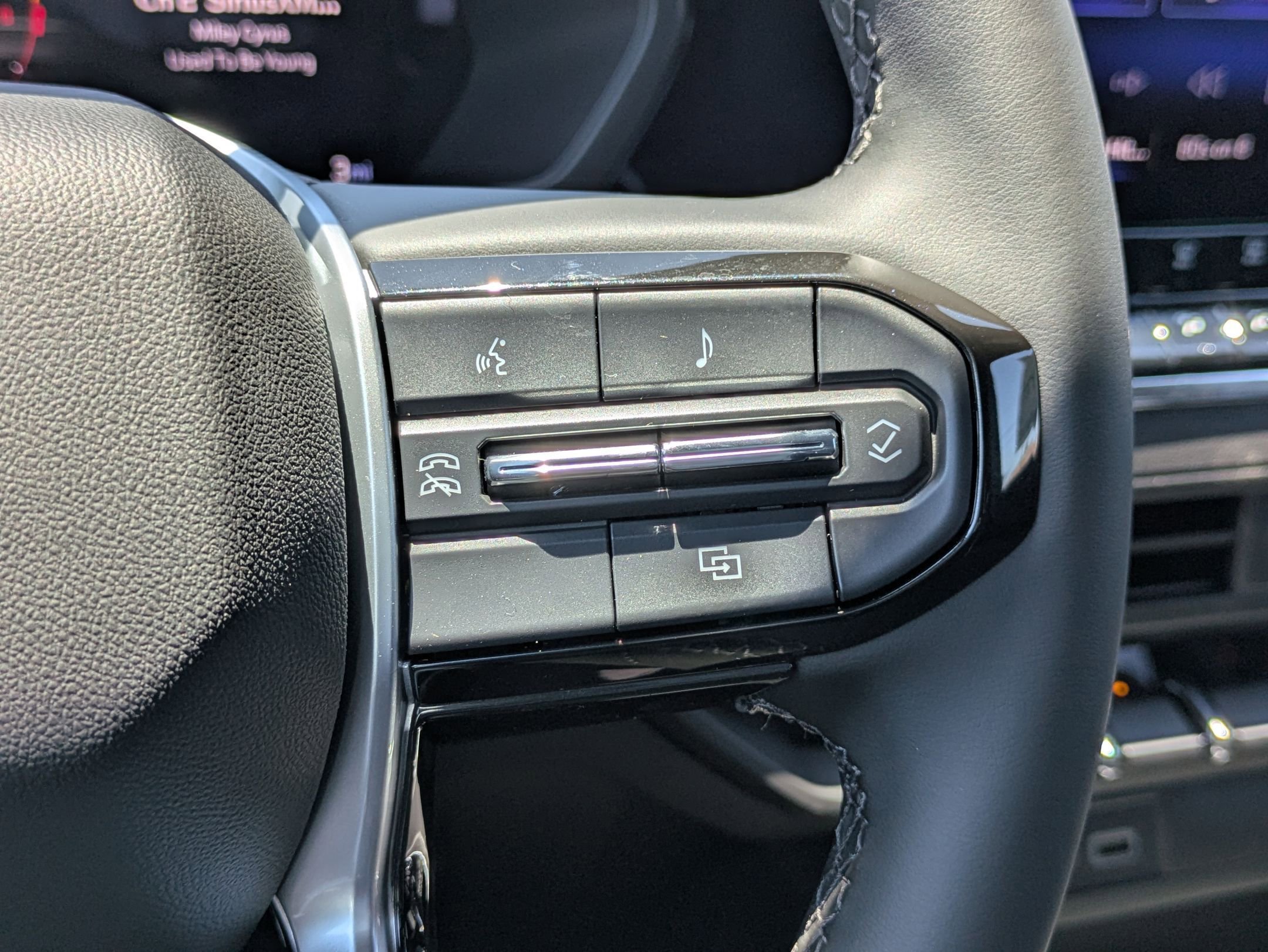 2025 Chevrolet Colorado LT photo 23