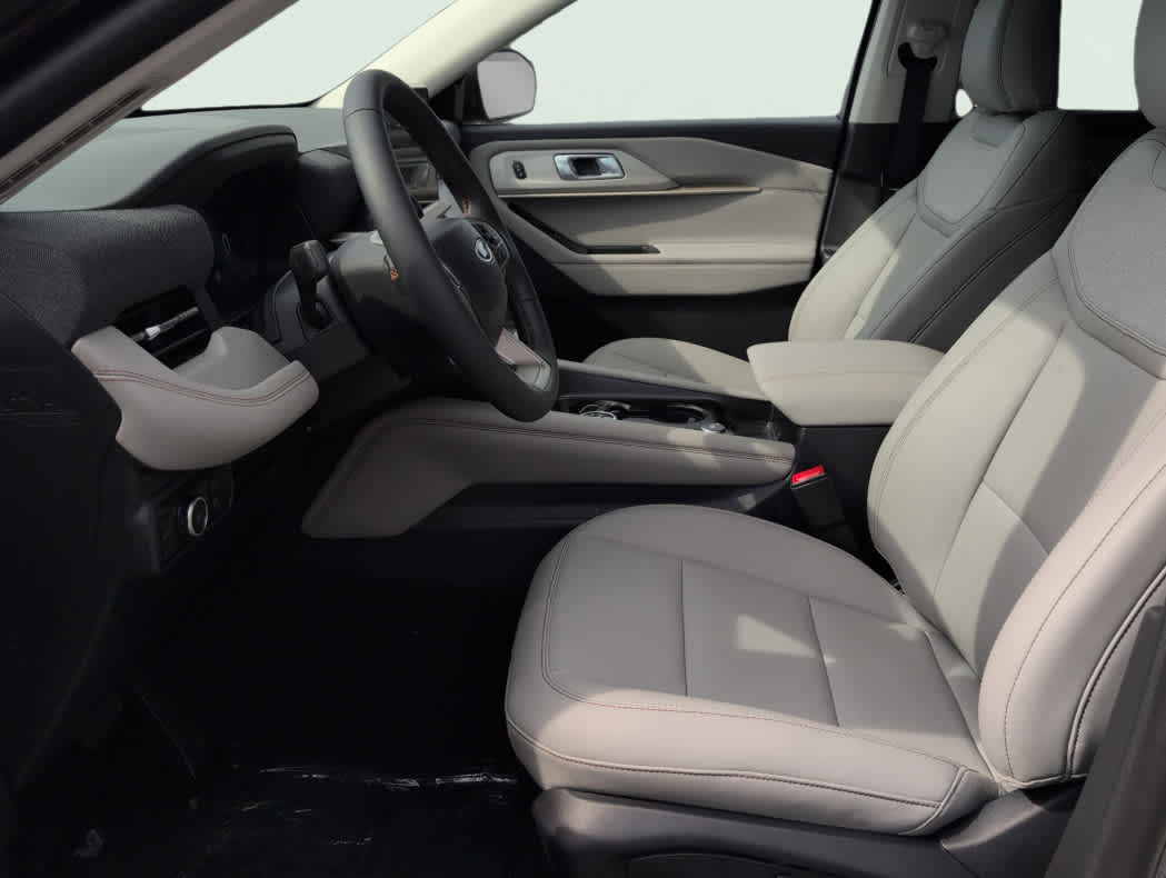 2025 Ford Explorer photo 7