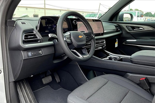 2026 Chevrolet Traverse L photo 8