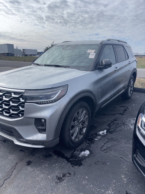 2025 Ford Explorer Platinum's photo