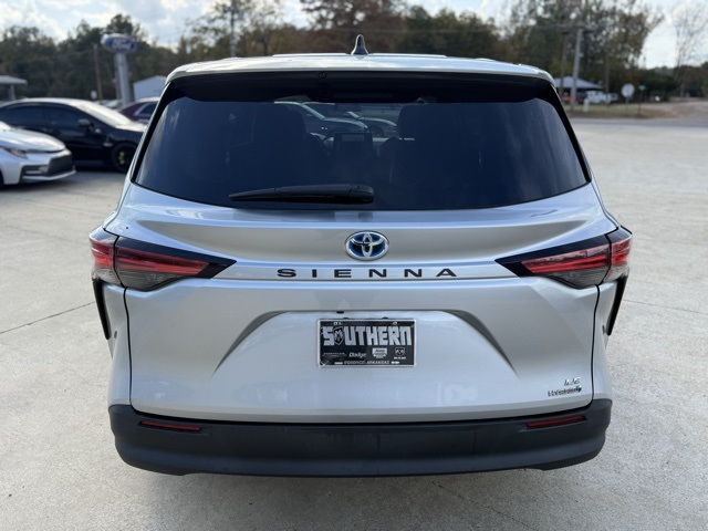 2021 Toyota Sienna LE photo 4