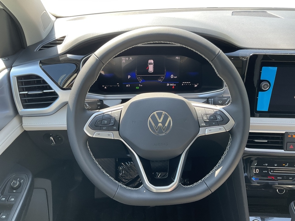 2025 Volkswagen Taos SE photo 6