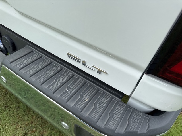 Used 2025 White GMC SLT image 8