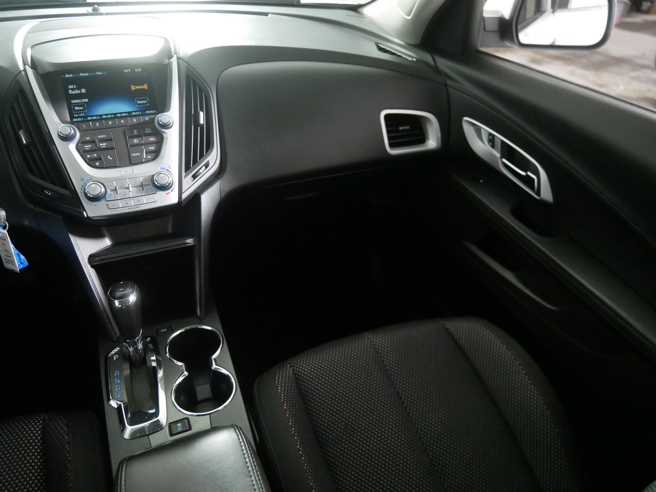 2017 Chevrolet Equinox LT photo 11
