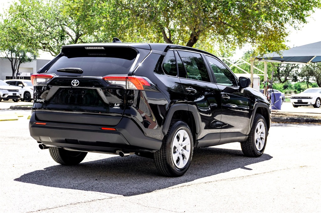 2024 Toyota RAV4 LE photo 5