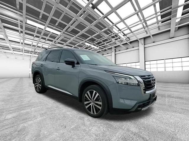 2024 Nissan Pathfinder Platinum's photo