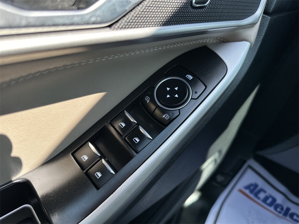 2023 Ford Explorer XLT photo 12