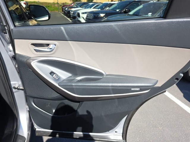 2017 Hyundai Santa Fe SE photo 22