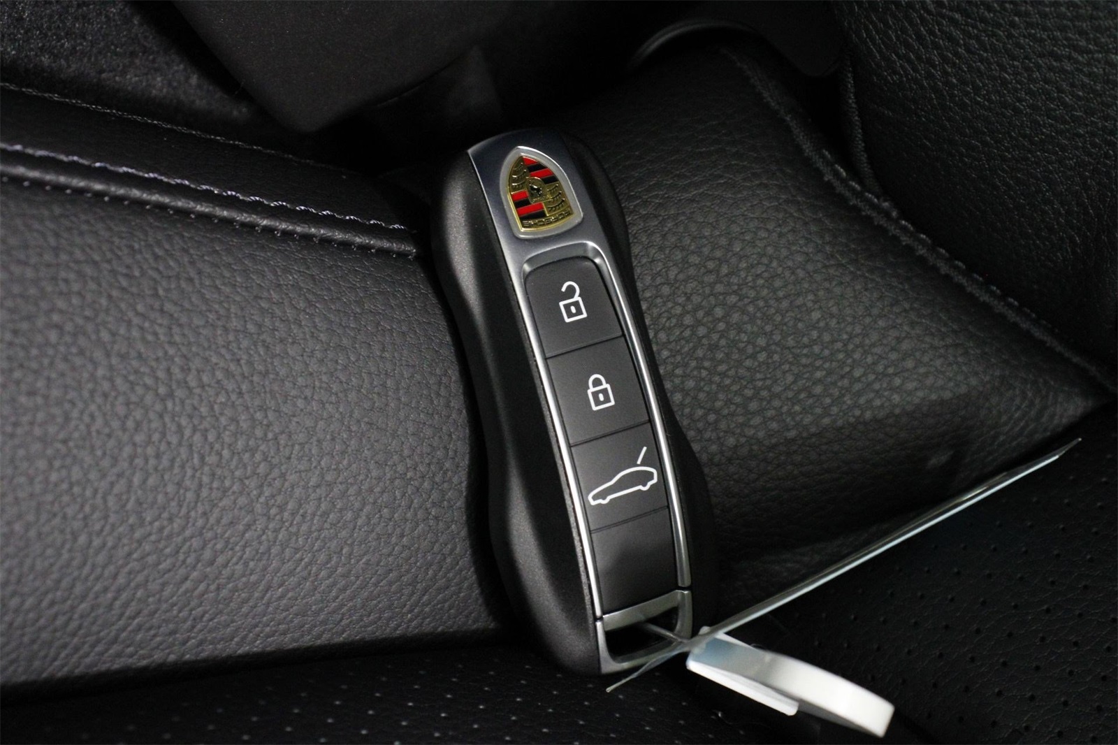 2025 Porsche Panamera 4 photo 23