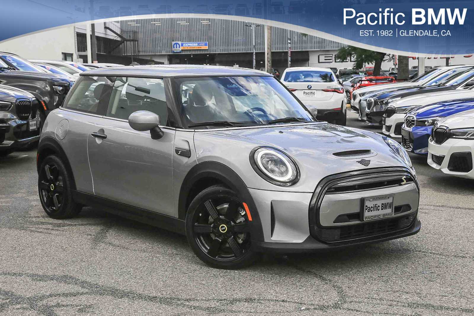 2024 MINI Hardtop 2 Door SE's photo