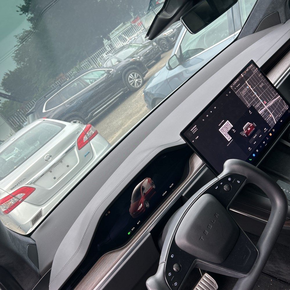 2023 Tesla Model X Standard Range photo 5