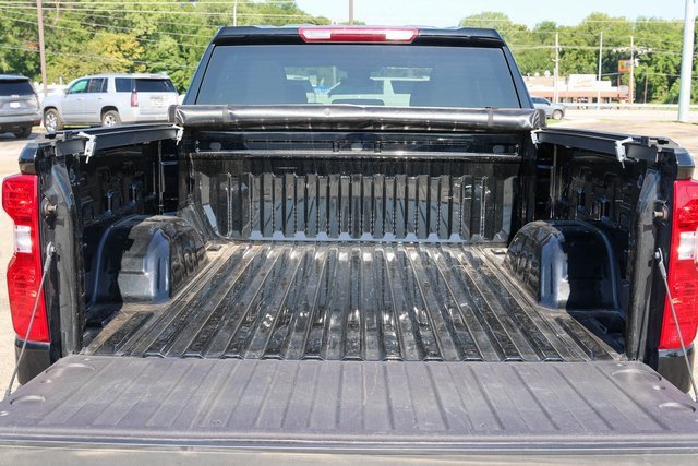 Used 2023 Black Chevrolet Custom image 9