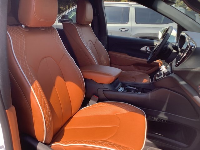 2024 Chrysler Pacifica Pinnacle photo 38