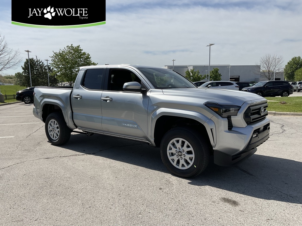 2025 Toyota Tacoma SR5's photo