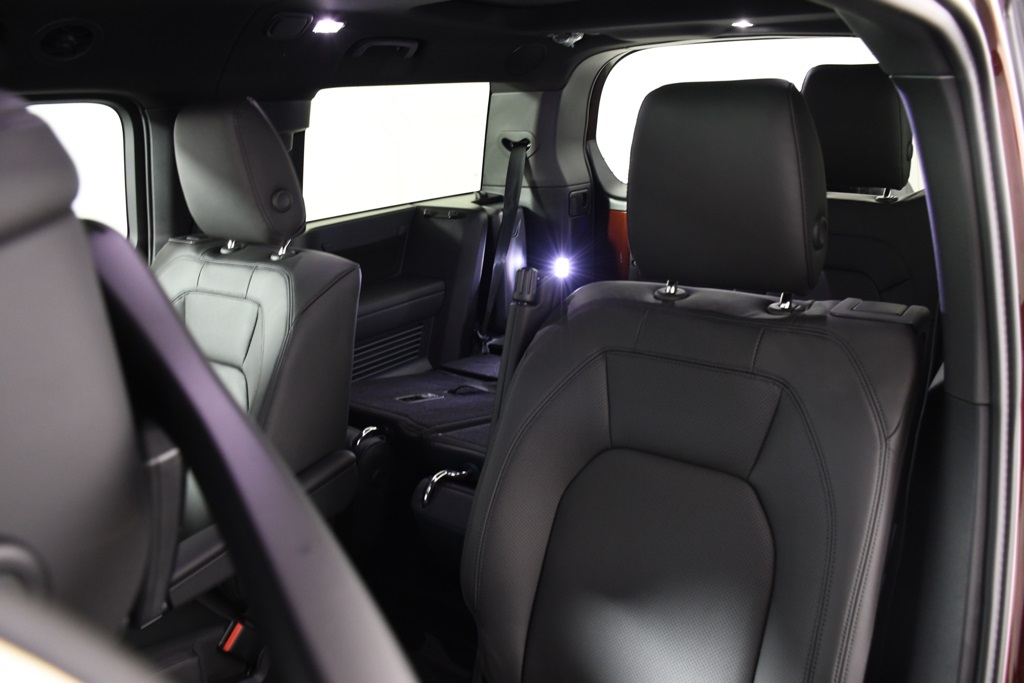 2025 Land Rover Defender 130 X-Dynamic SE photo 25